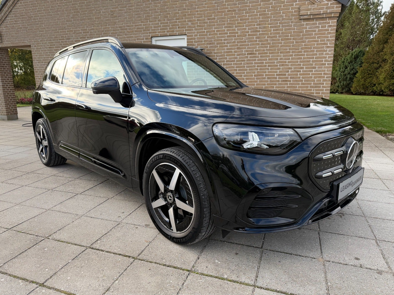 Sort Mercedes GLB250+ fra 2026
