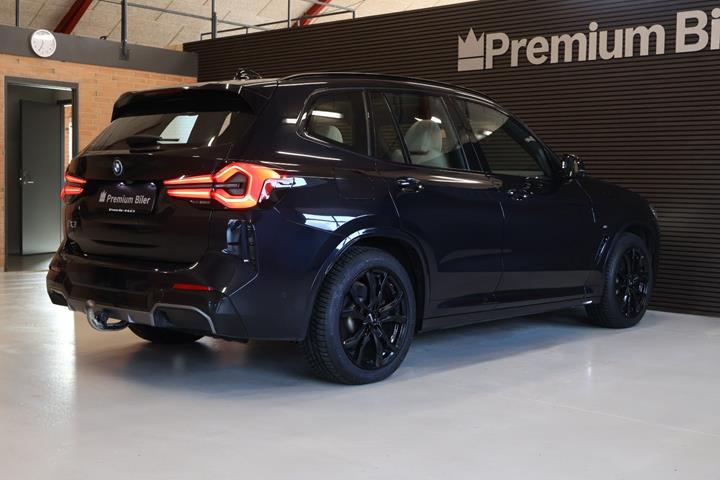 Sort BMW iX3 fra 2023