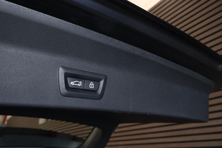 Sort BMW iX3 fra 2023