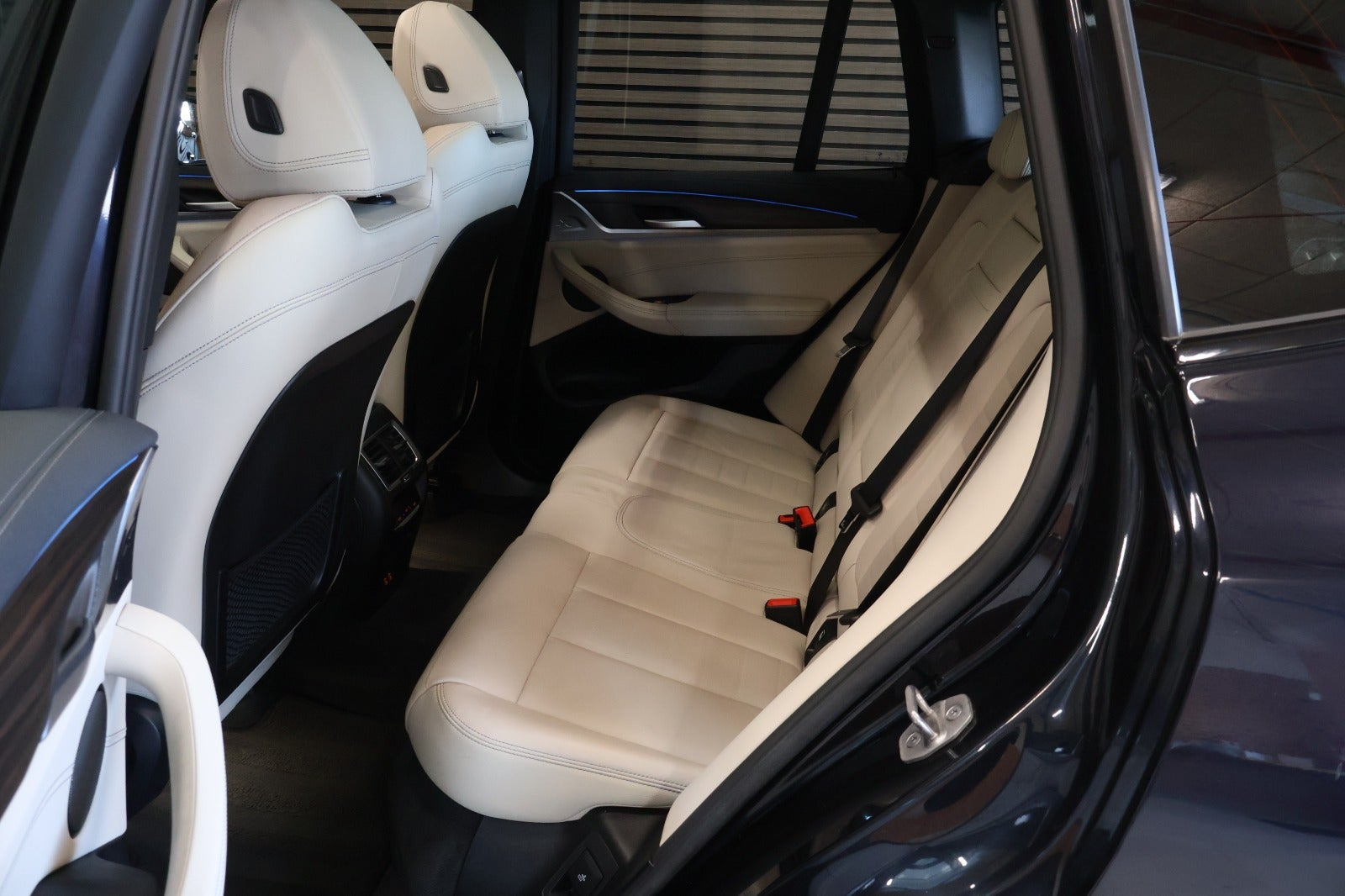 Sort BMW iX3 fra 2023