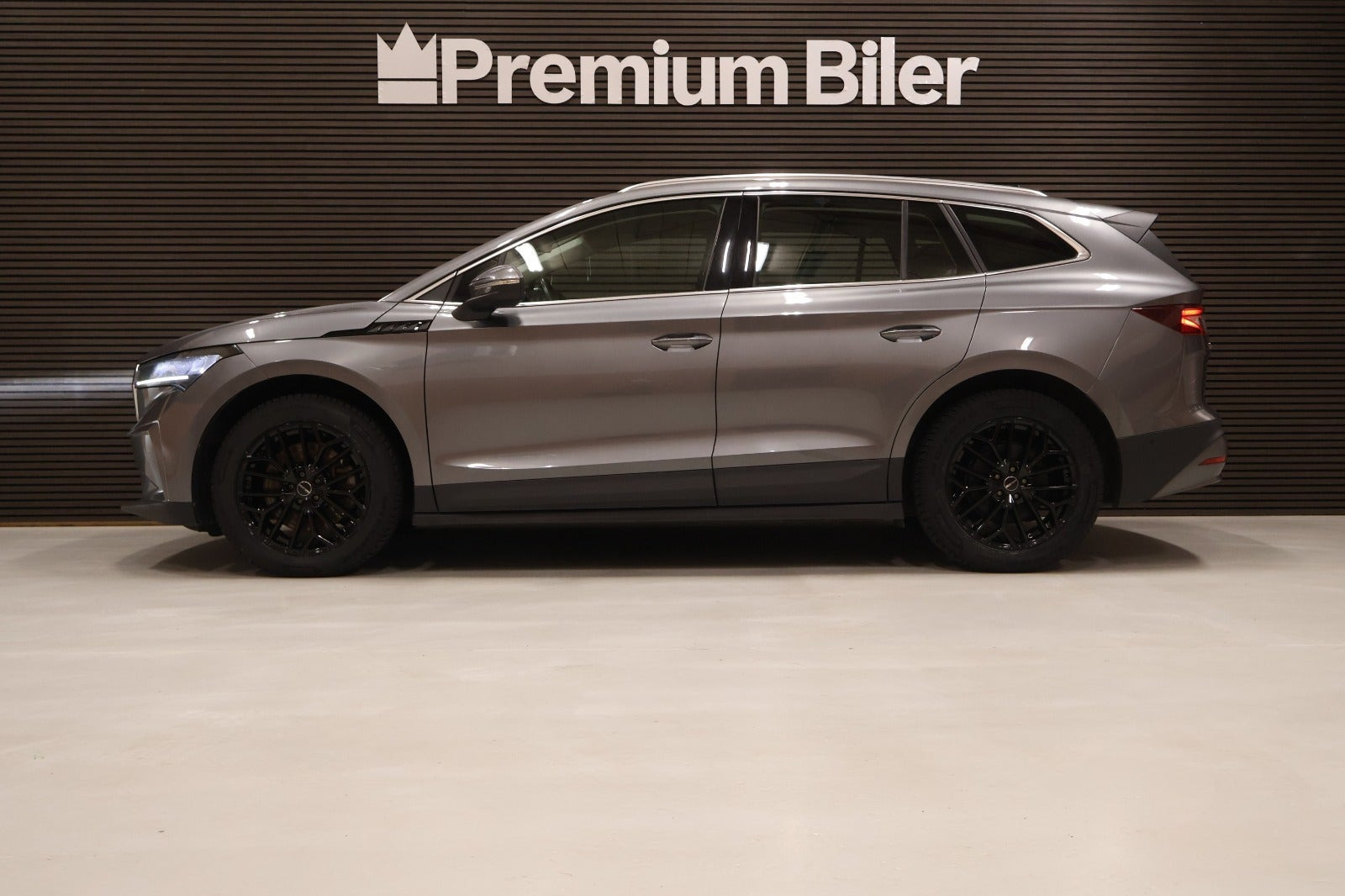 Grå Skoda Enyaq fra 2022