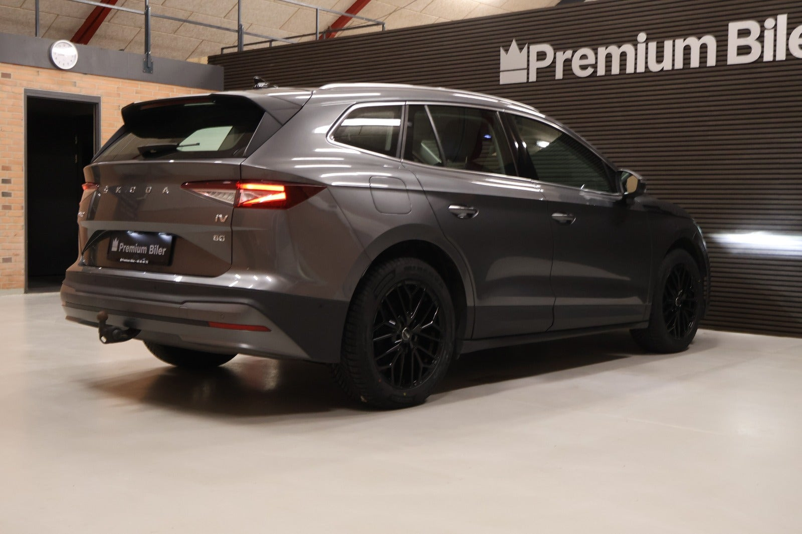 Grå Skoda Enyaq fra 2022