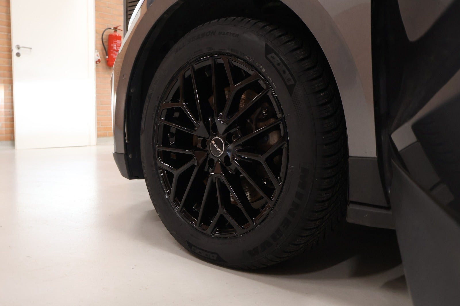 Grå Skoda Enyaq fra 2022