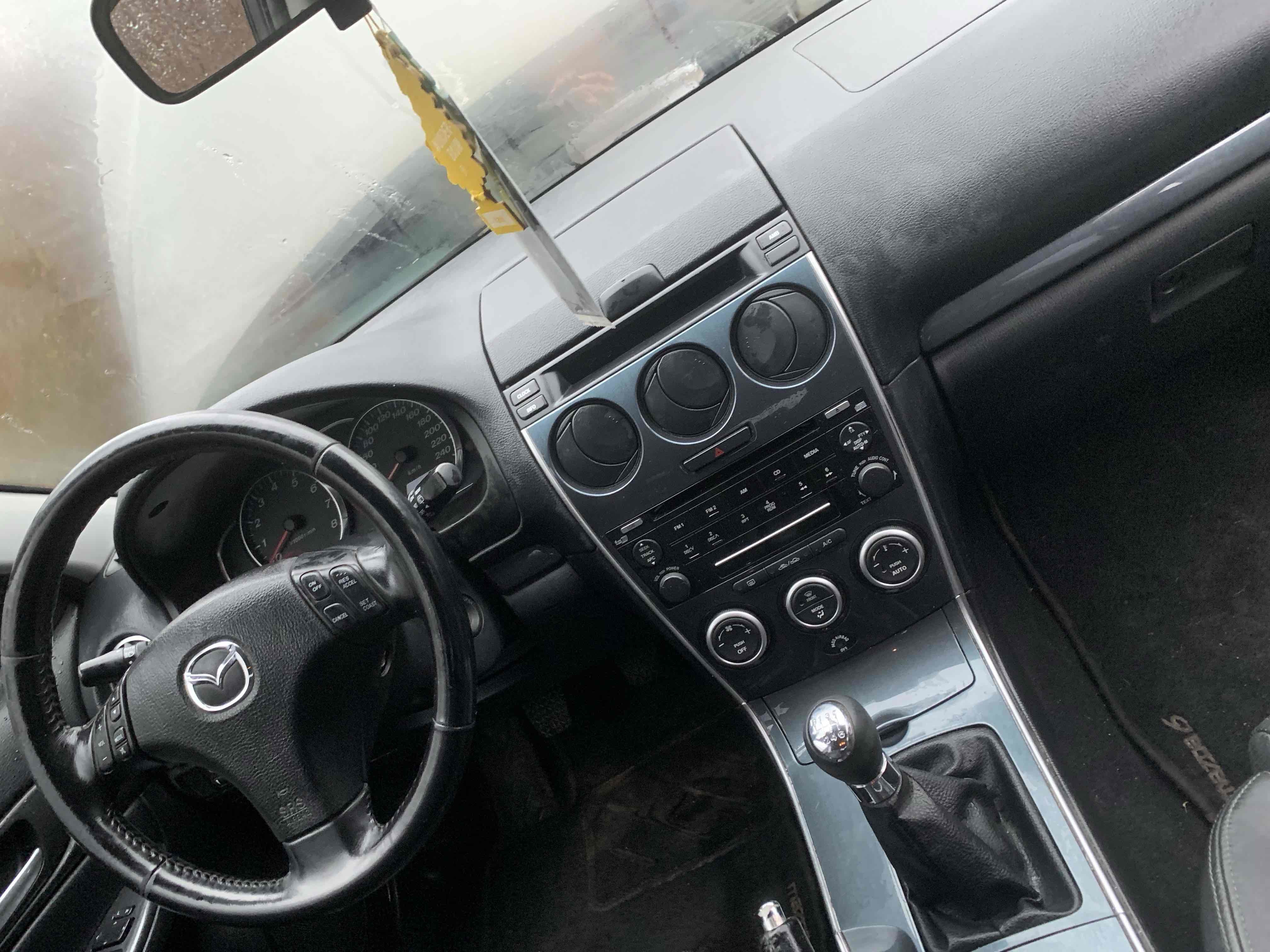 Grå Mazda 6 fra 2005