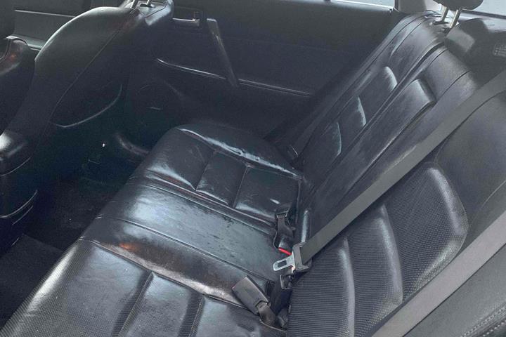 Grå Mazda 6 fra 2005