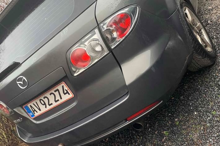 Grå Mazda 6 fra 2005