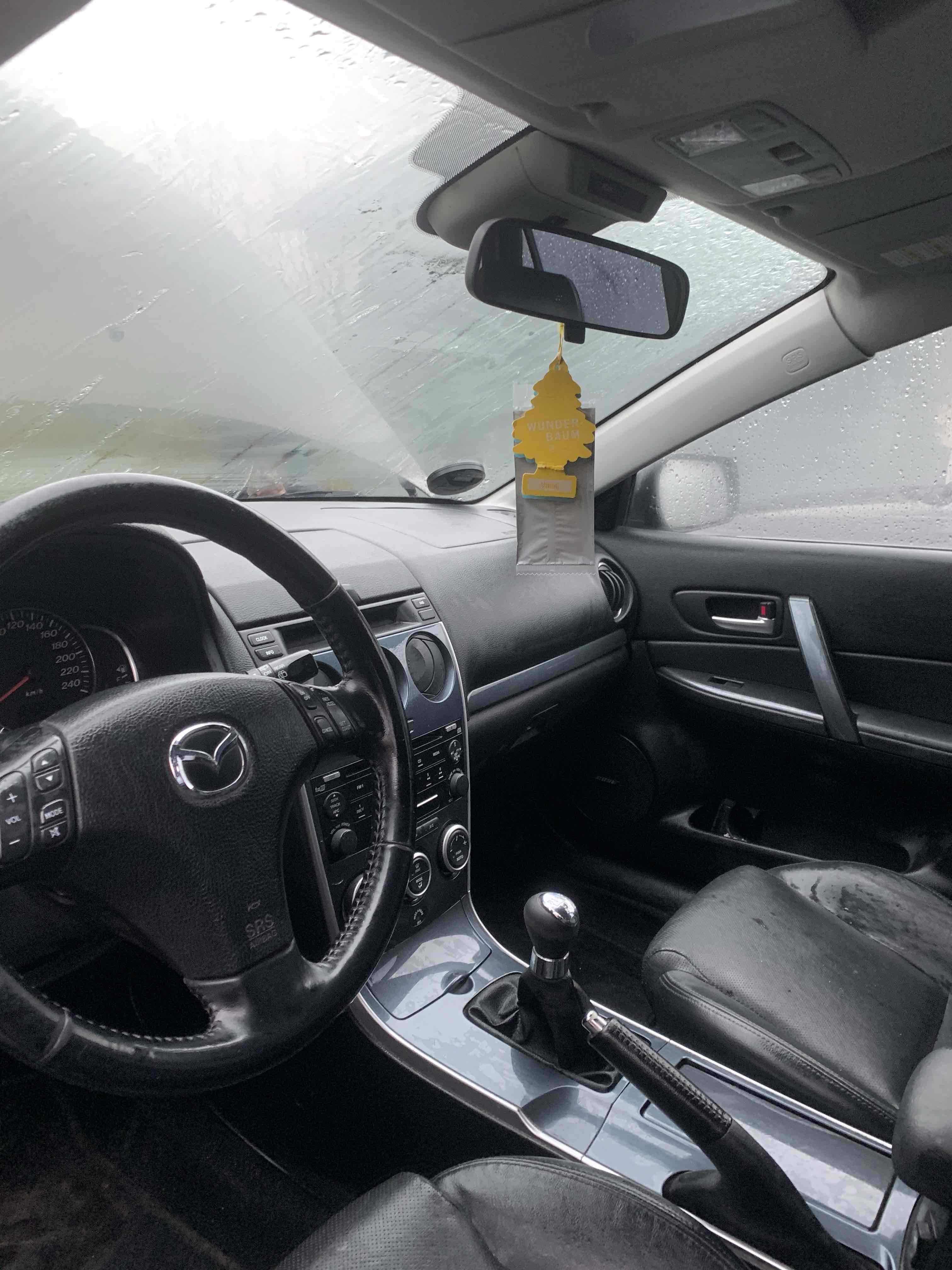 Grå Mazda 6 fra 2005