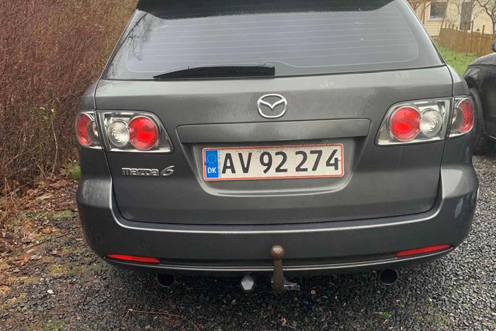 Grå Mazda 6 fra 2005