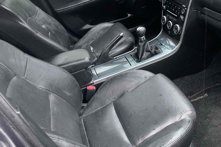 Grå Mazda 6 fra 2005