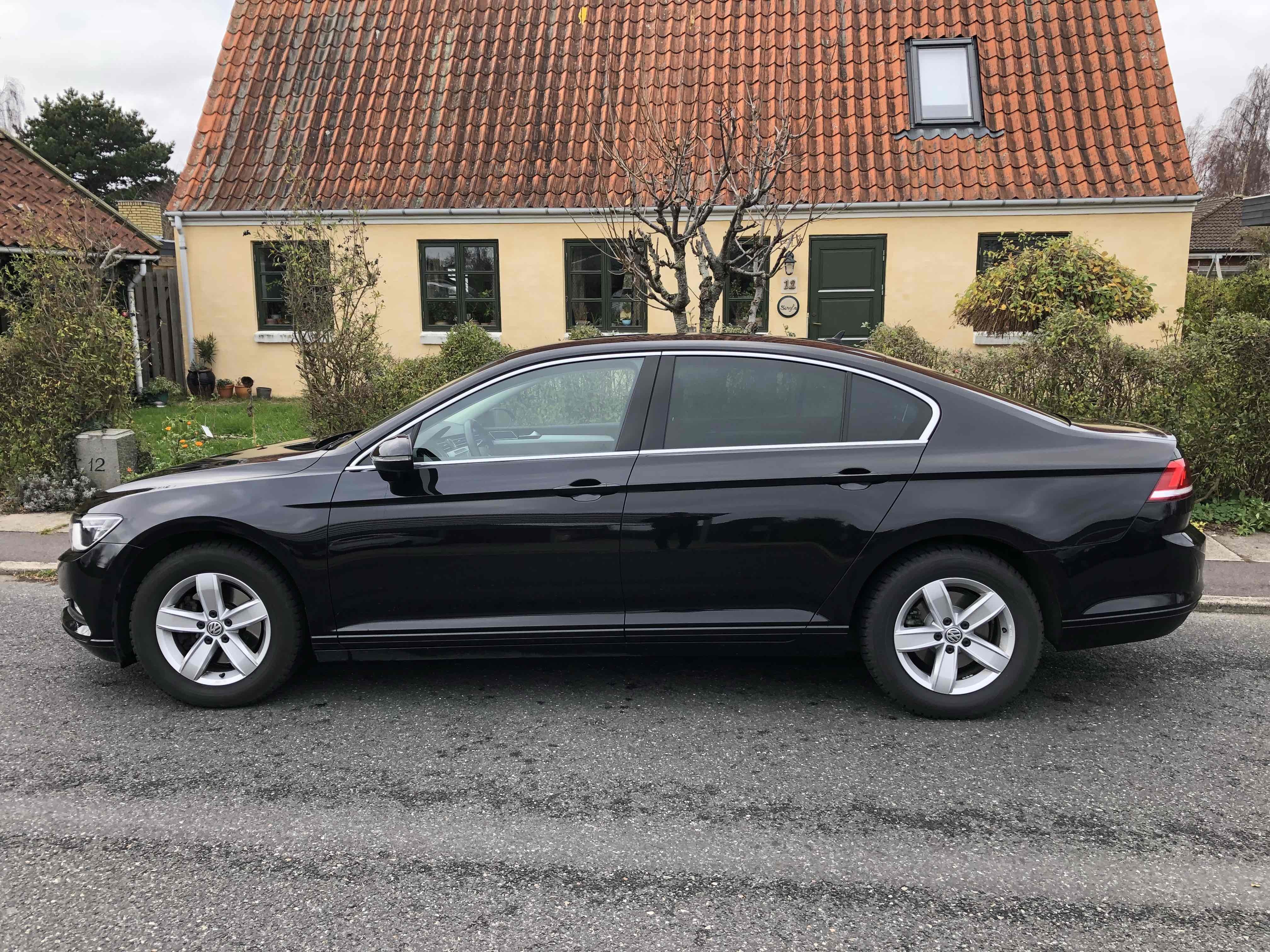 Sort VW Passat fra 2015