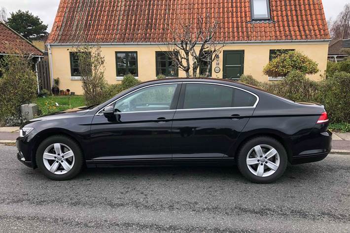 Sort VW Passat fra 2015