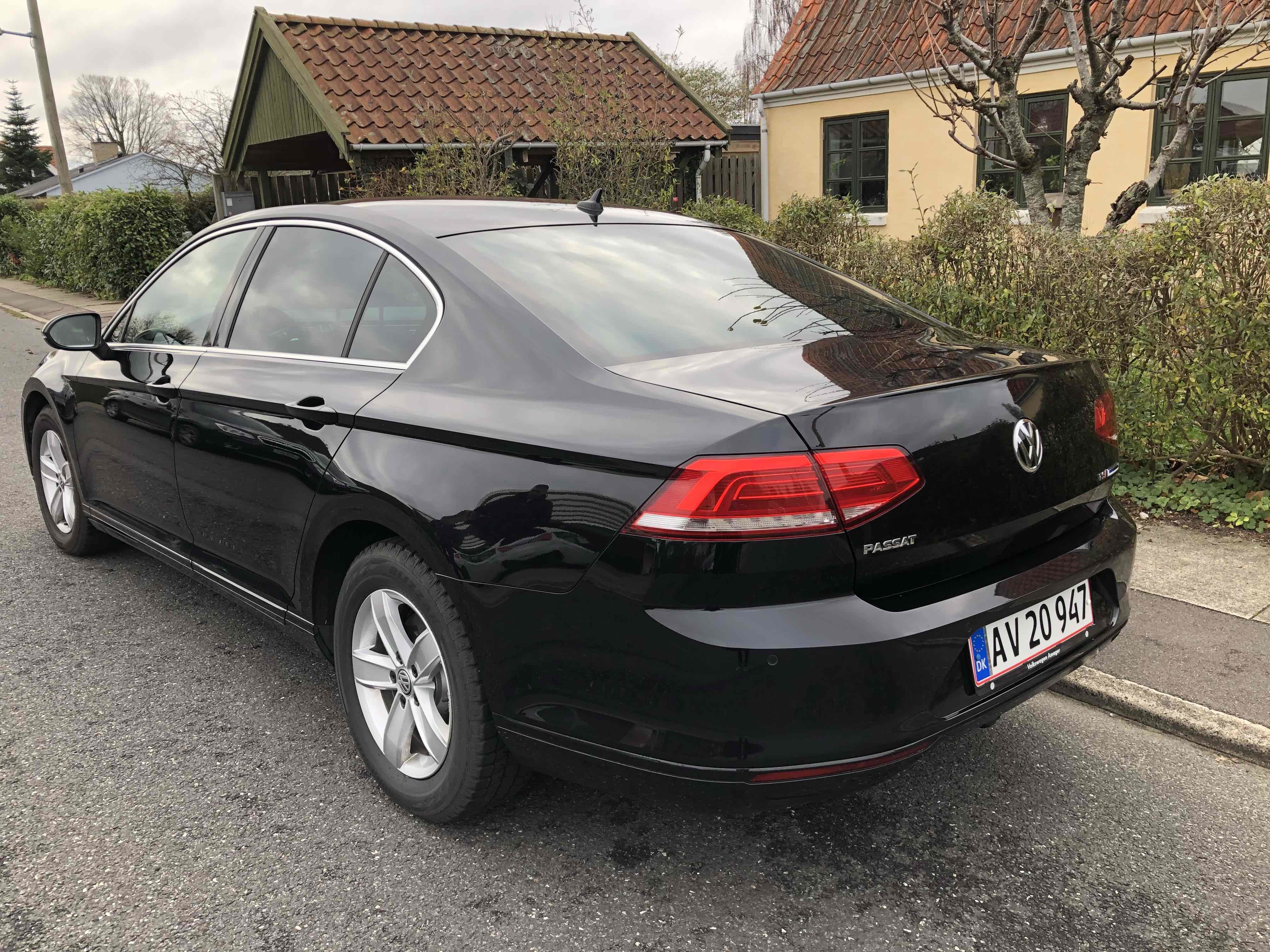Sort VW Passat fra 2015