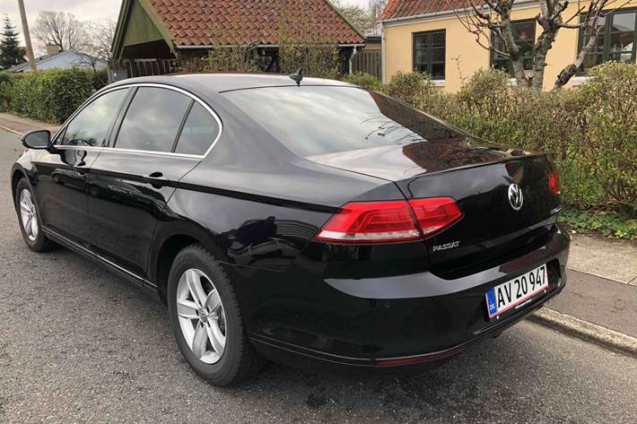 Sort VW Passat fra 2015