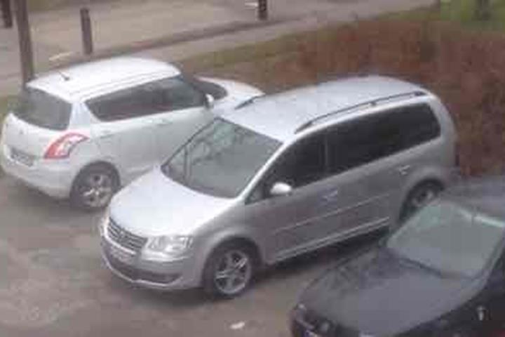 Grå VW Touran fra 2007