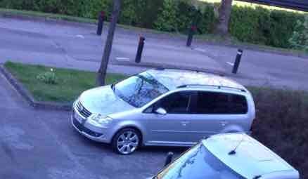 Grå VW Touran fra 2007