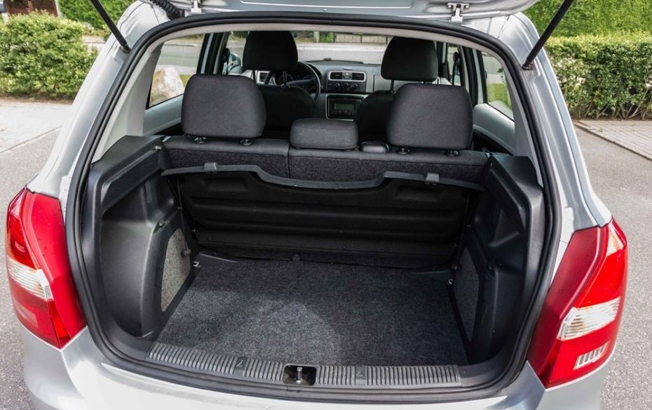Grå Skoda Fabia fra 2007