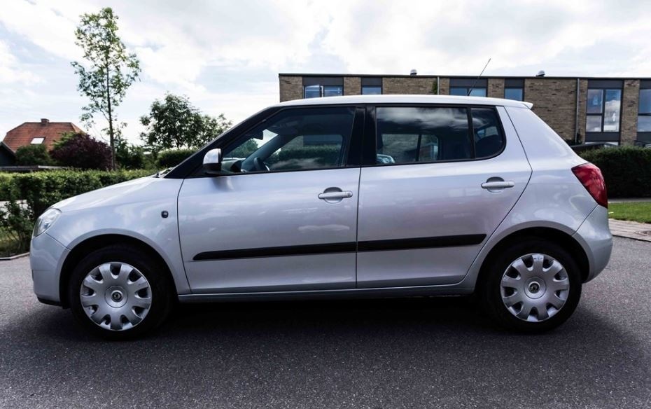 Grå Skoda Fabia fra 2007