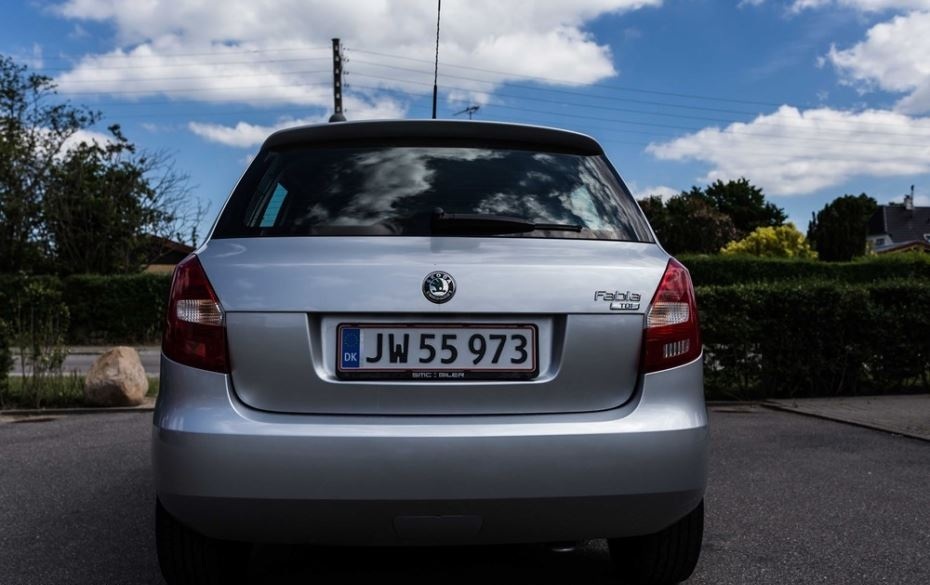 Grå Skoda Fabia fra 2007