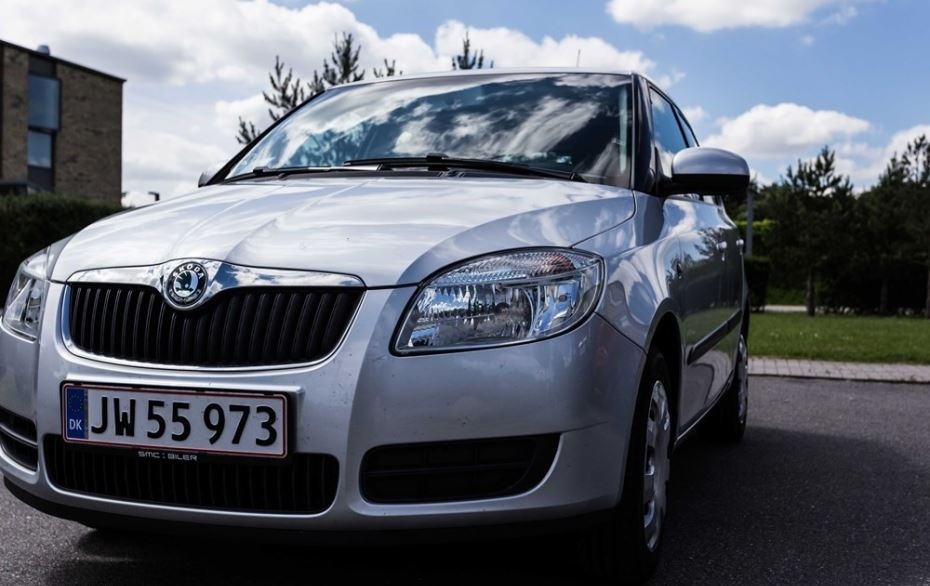 Grå Skoda Fabia fra 2007