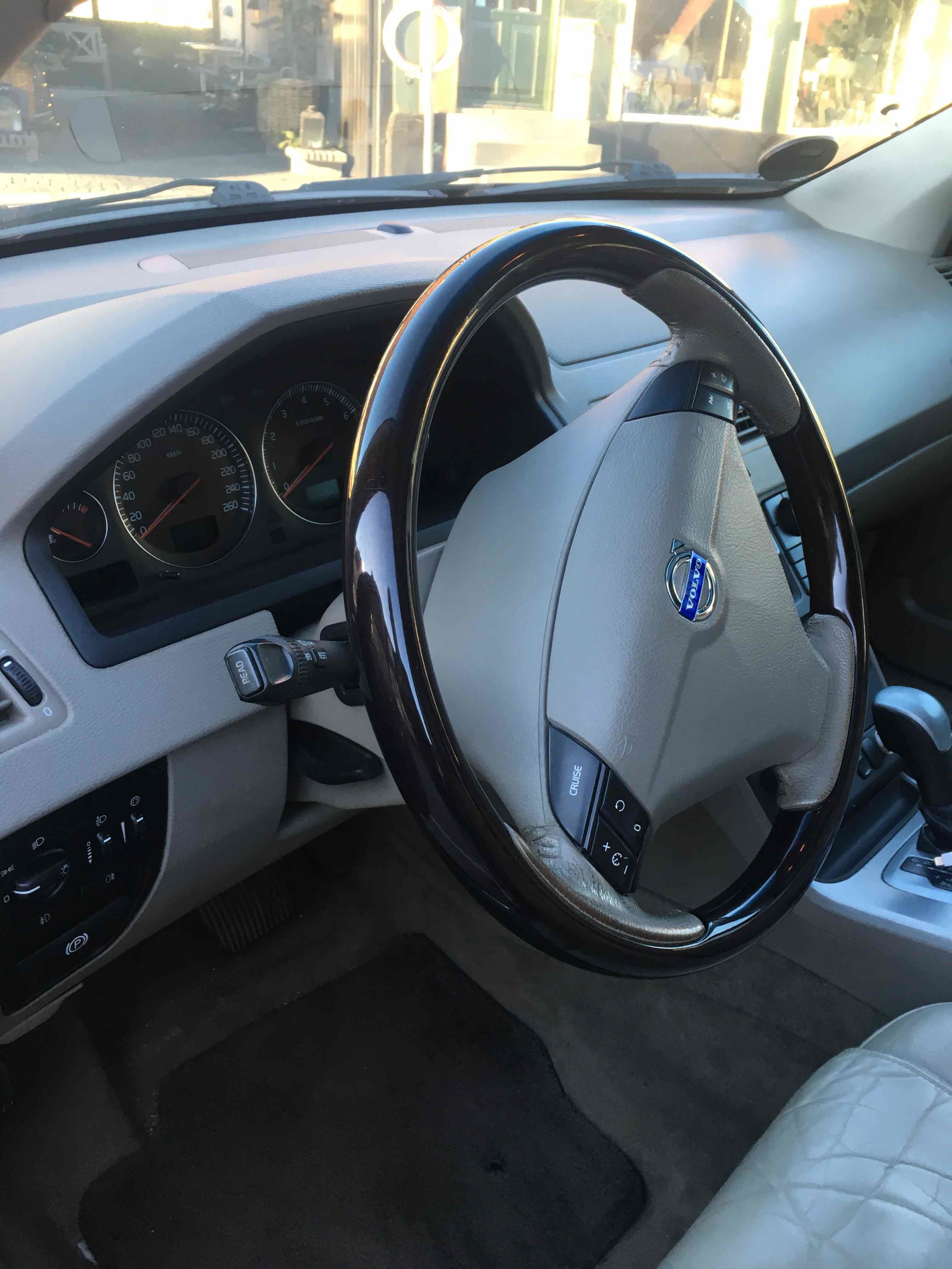 Sort Volvo XC40 fra 2004