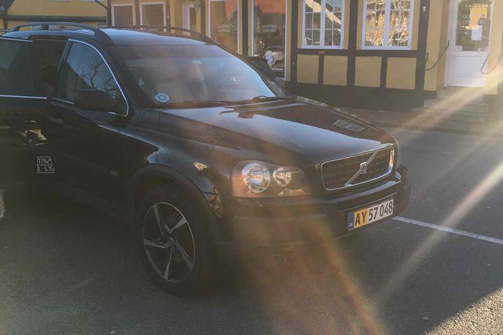 Sort Volvo XC40 fra 2004
