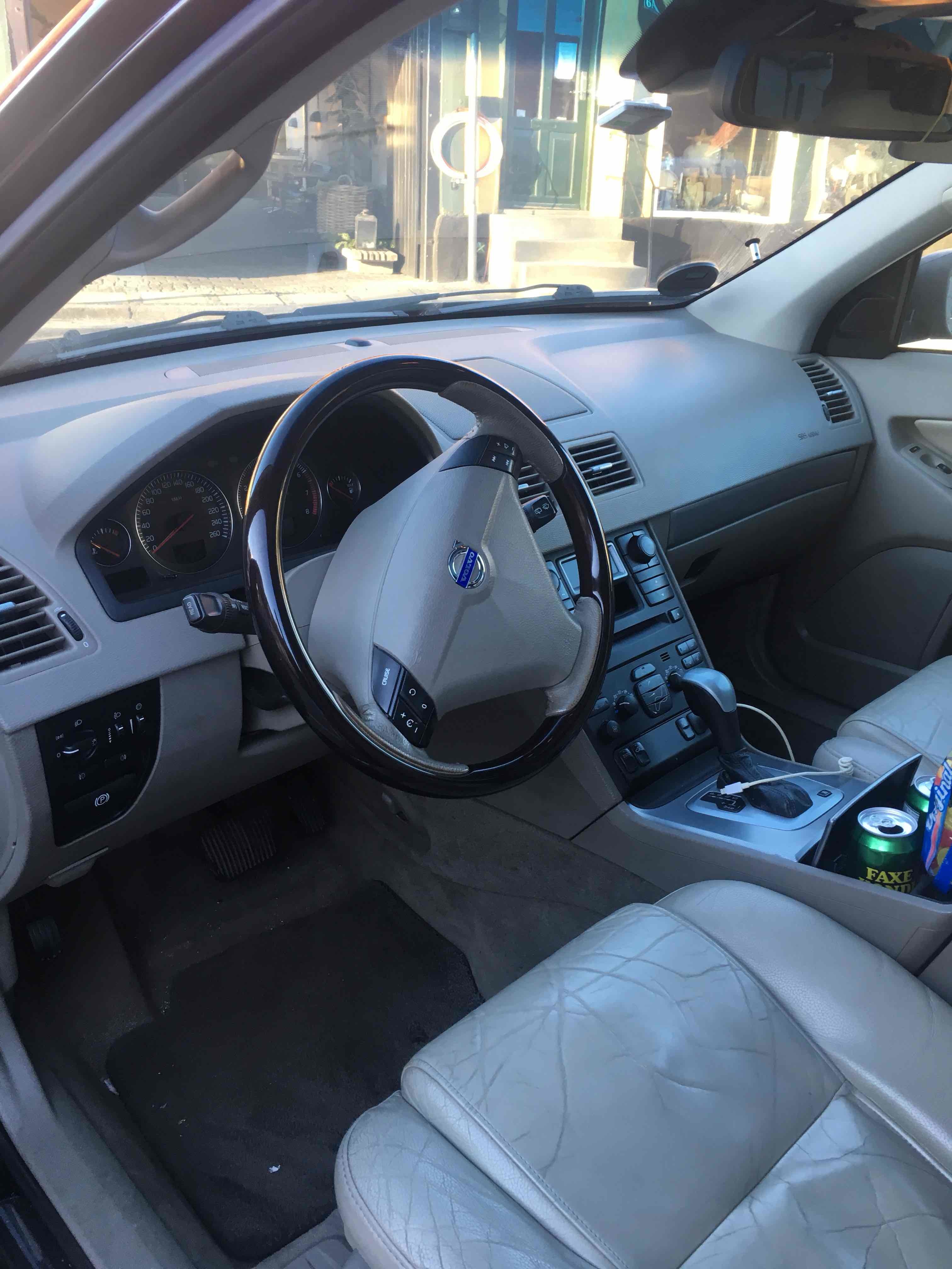 Sort Volvo XC40 fra 2004