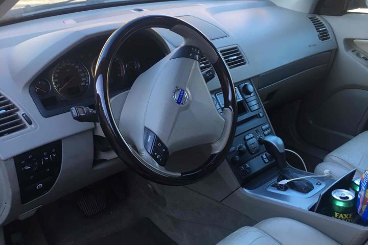 Sort Volvo XC40 fra 2004