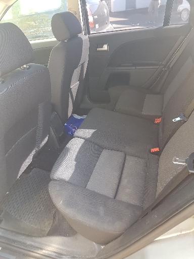 Grå Ford Mondeo fra 2002