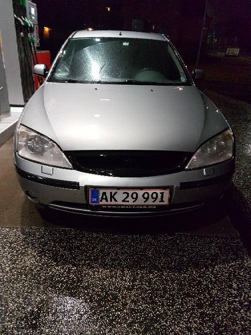 Grå Ford Mondeo fra 2002