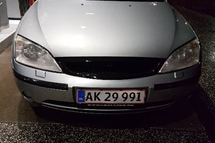 Grå Ford Mondeo fra 2002