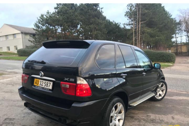 Sort BMW X5 fra 2004