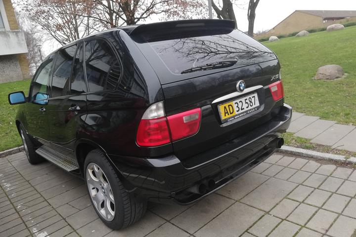 Sort BMW X5 fra 2004