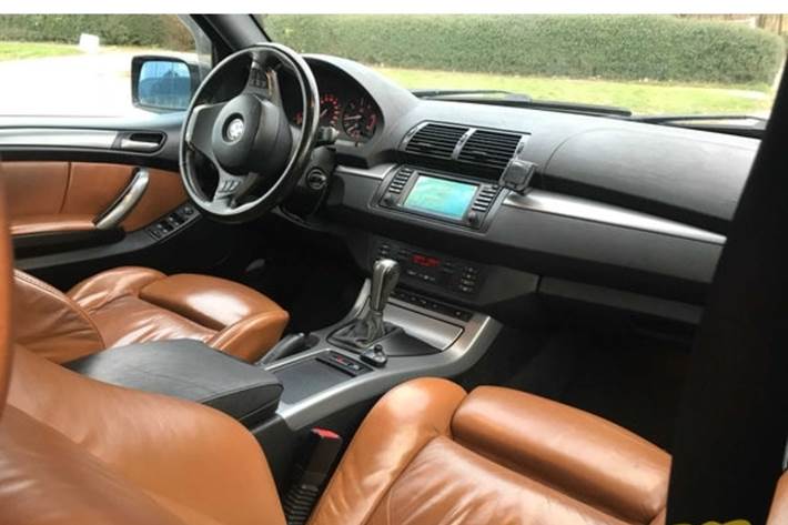 Sort BMW X5 fra 2004