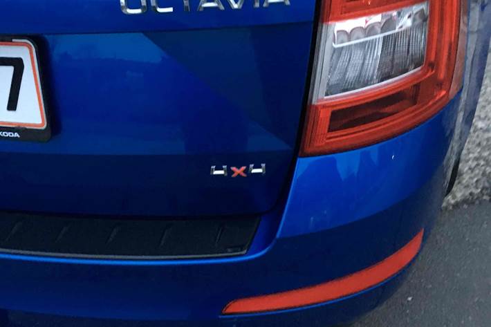 Blå Skoda Octavia fra 2014