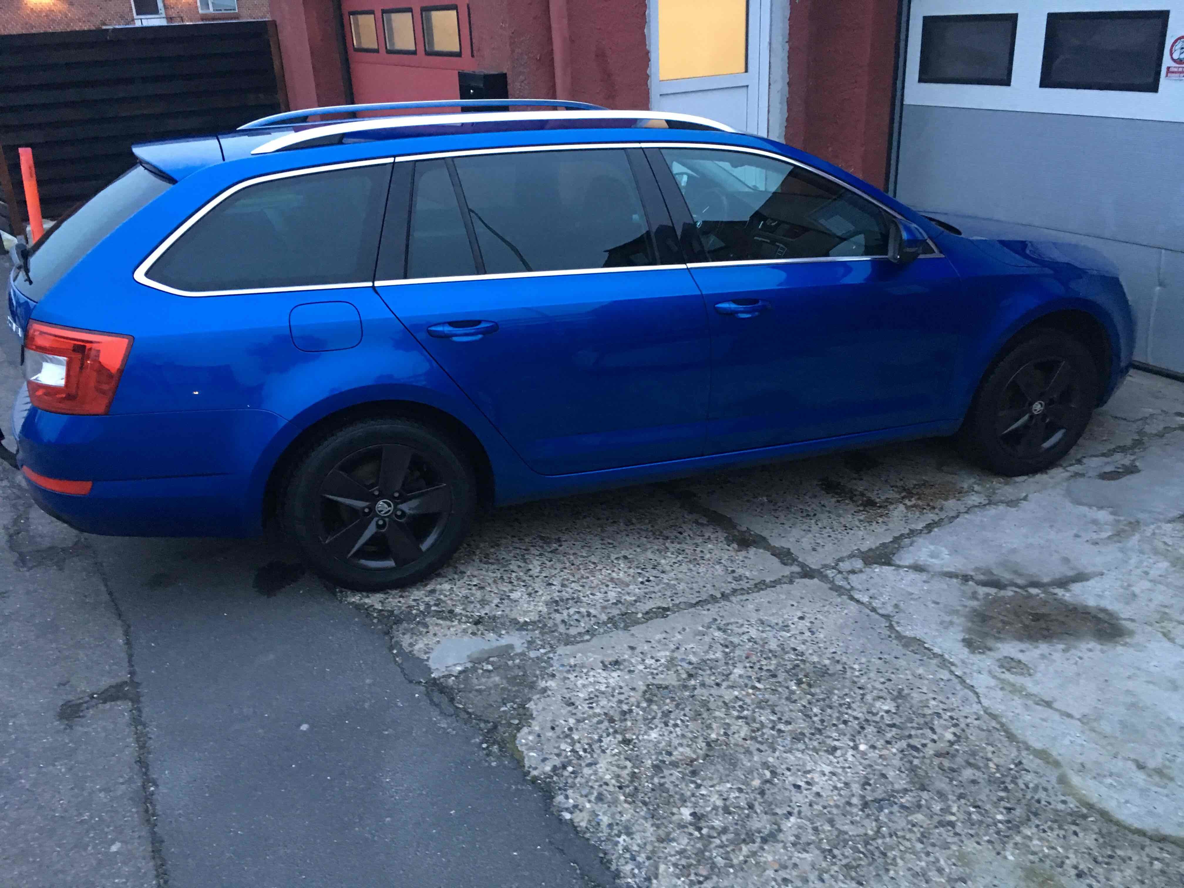 Blå Skoda Octavia fra 2014