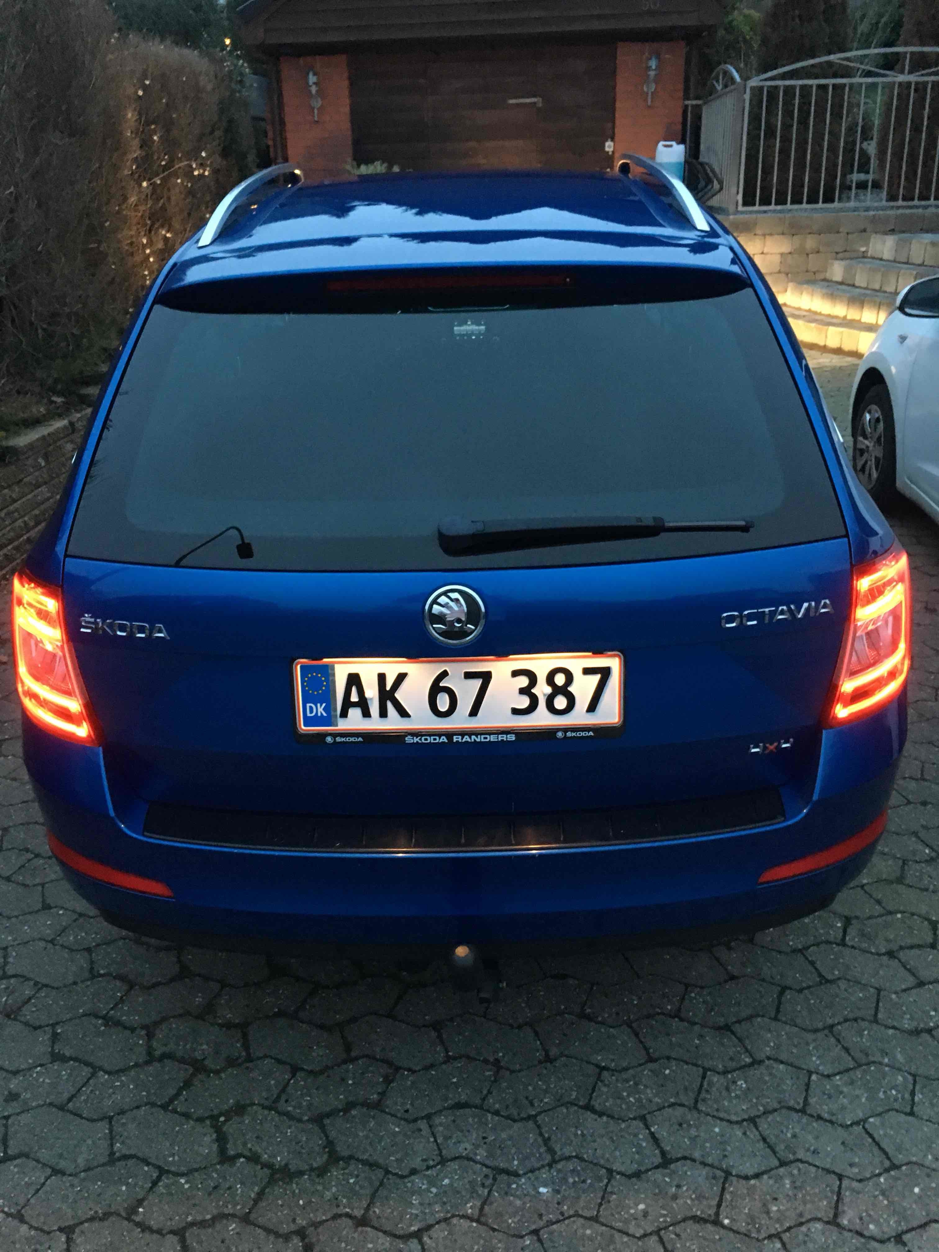 Blå Skoda Octavia fra 2014