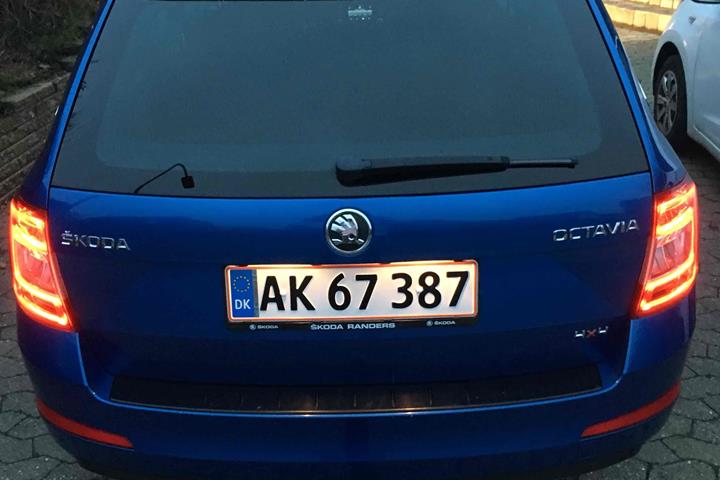 Blå Skoda Octavia fra 2014