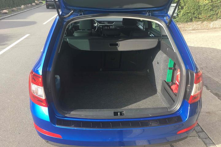 Blå Skoda Octavia fra 2014