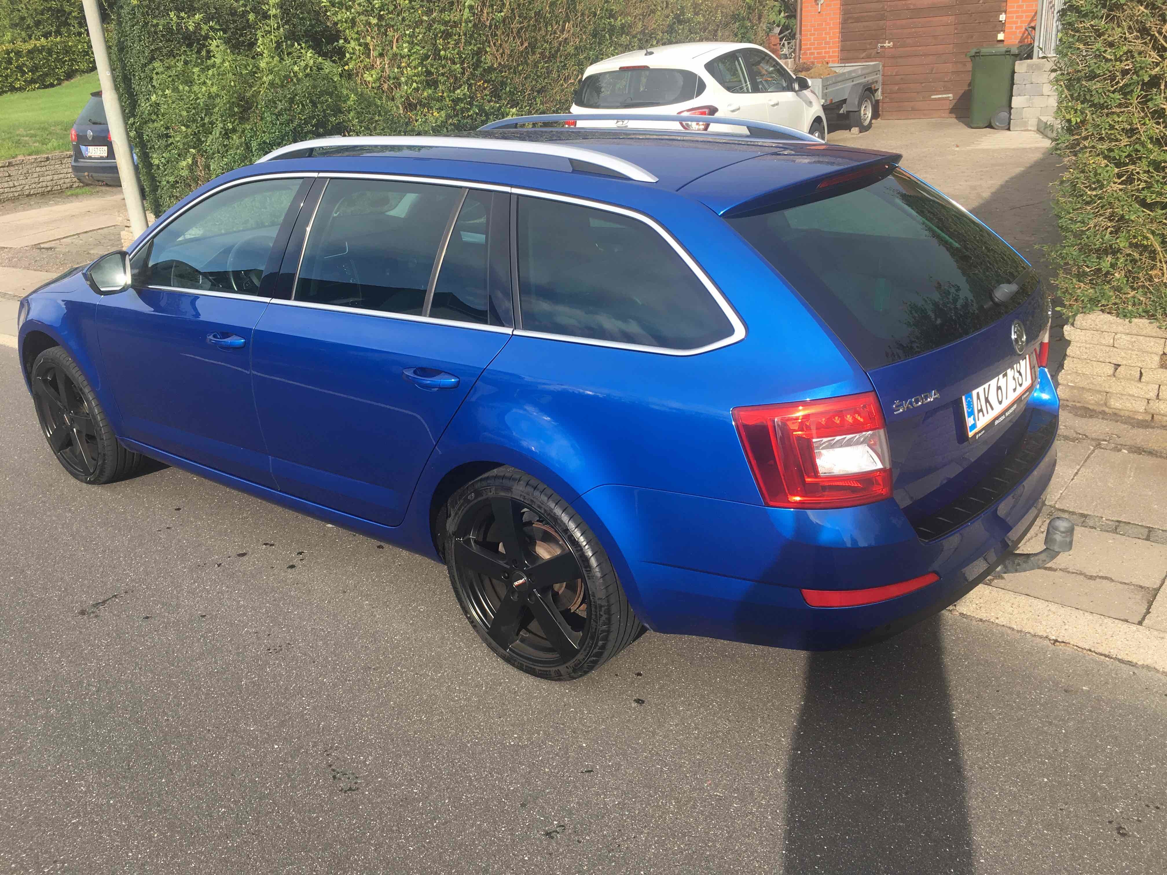 Blå Skoda Octavia fra 2014