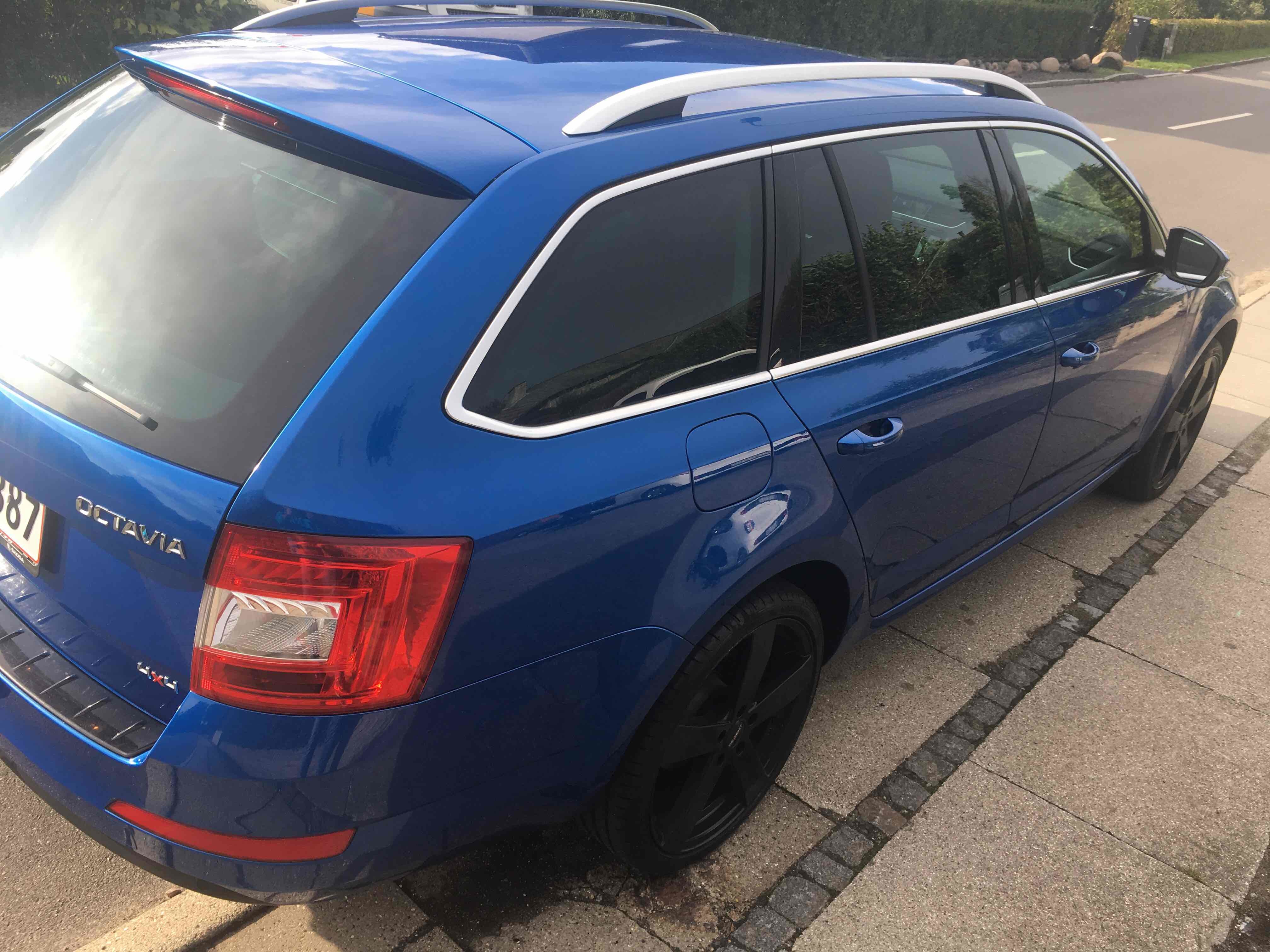 Blå Skoda Octavia fra 2014