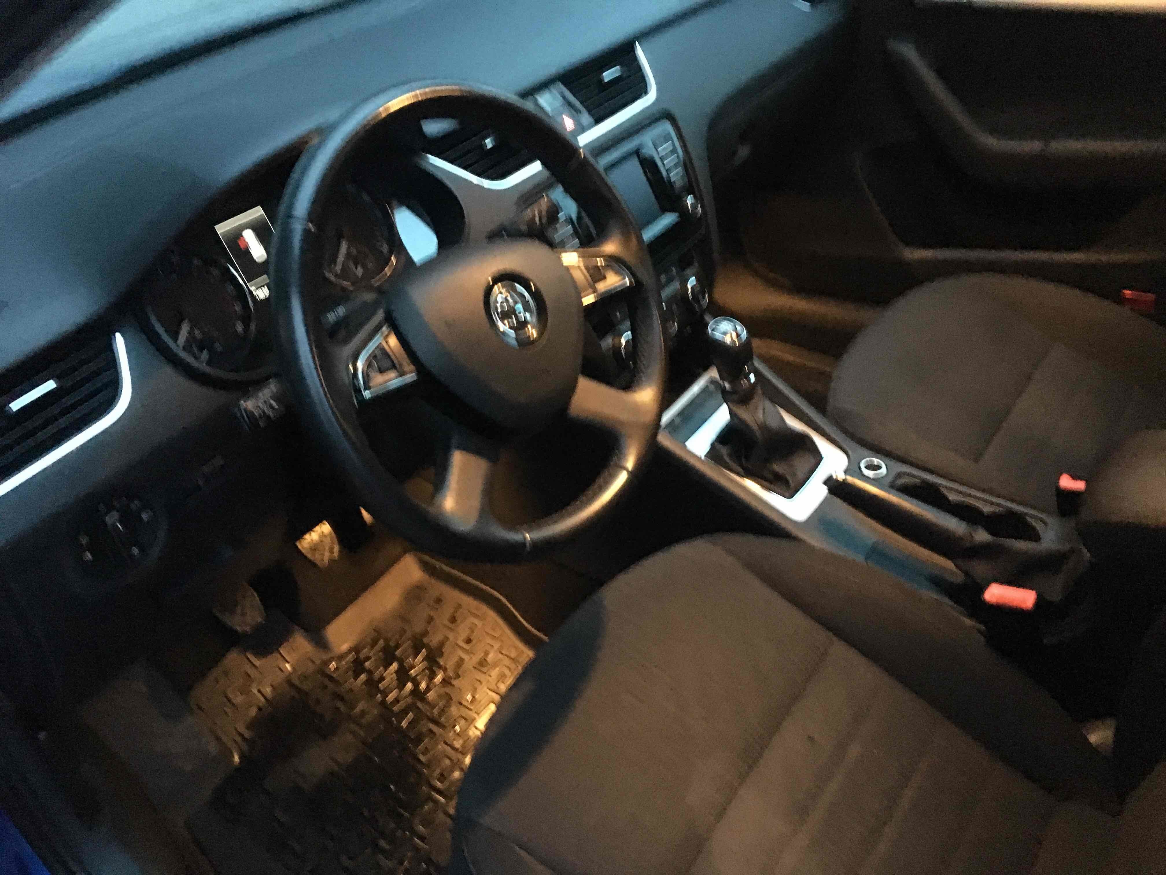 Blå Skoda Octavia fra 2014