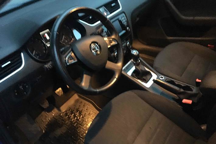 Blå Skoda Octavia fra 2014