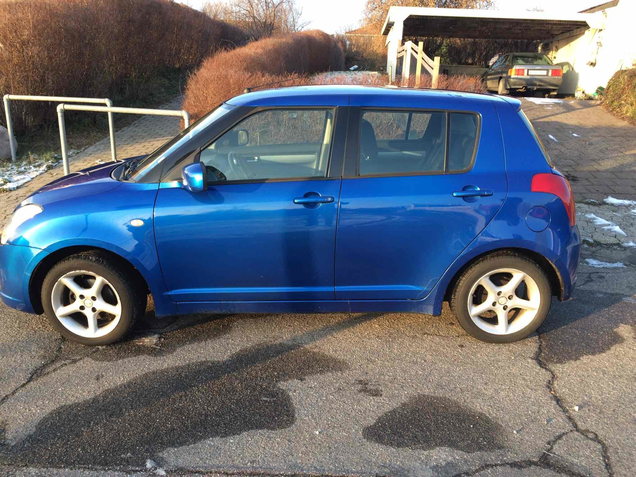 Blå Suzuki Swift fra 2006