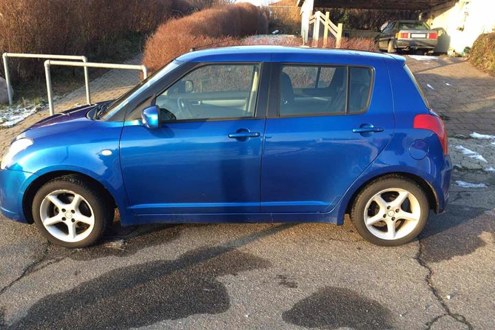 Blå Suzuki Swift fra 2006