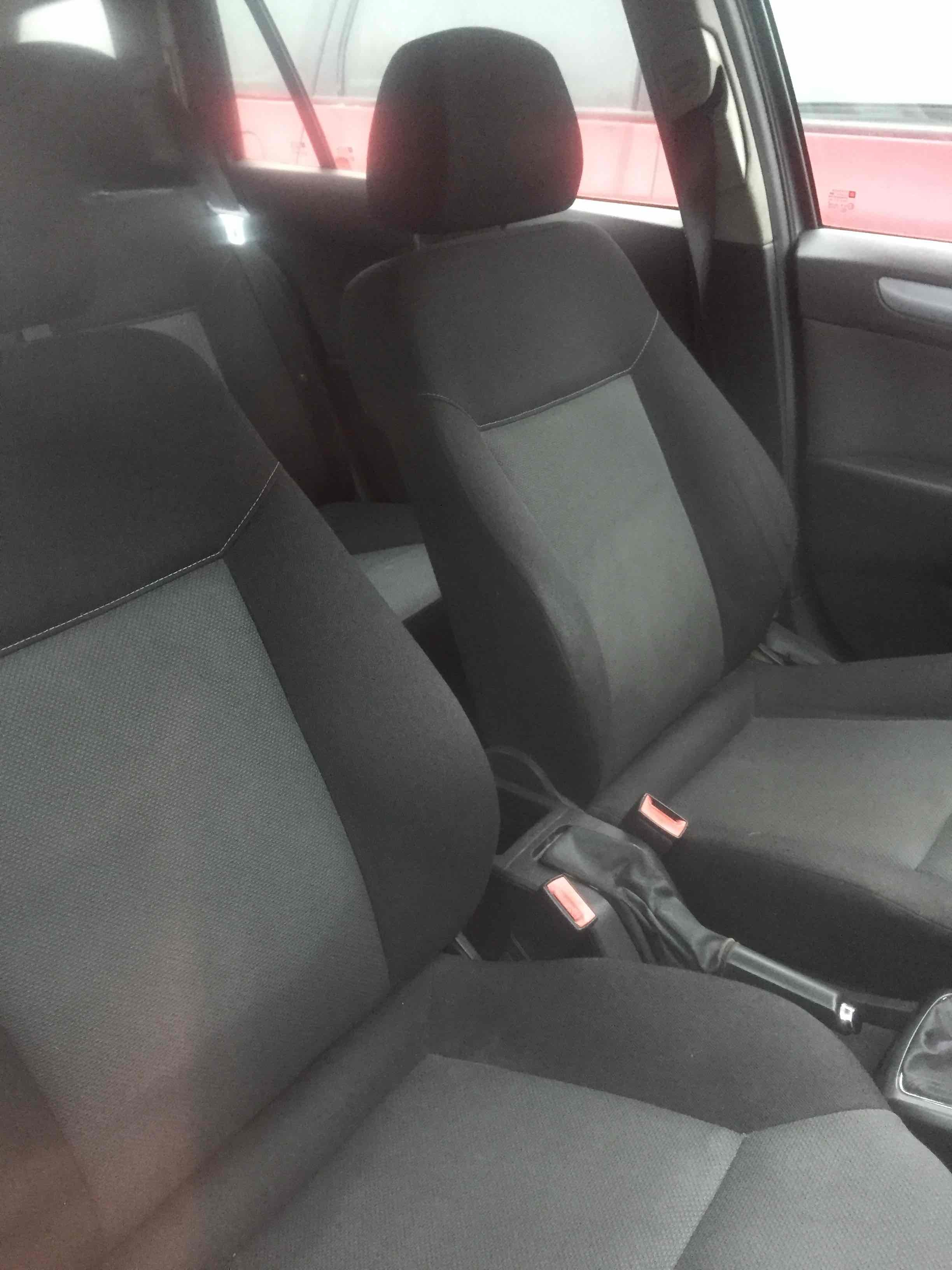 Grå Opel Astra fra 2006