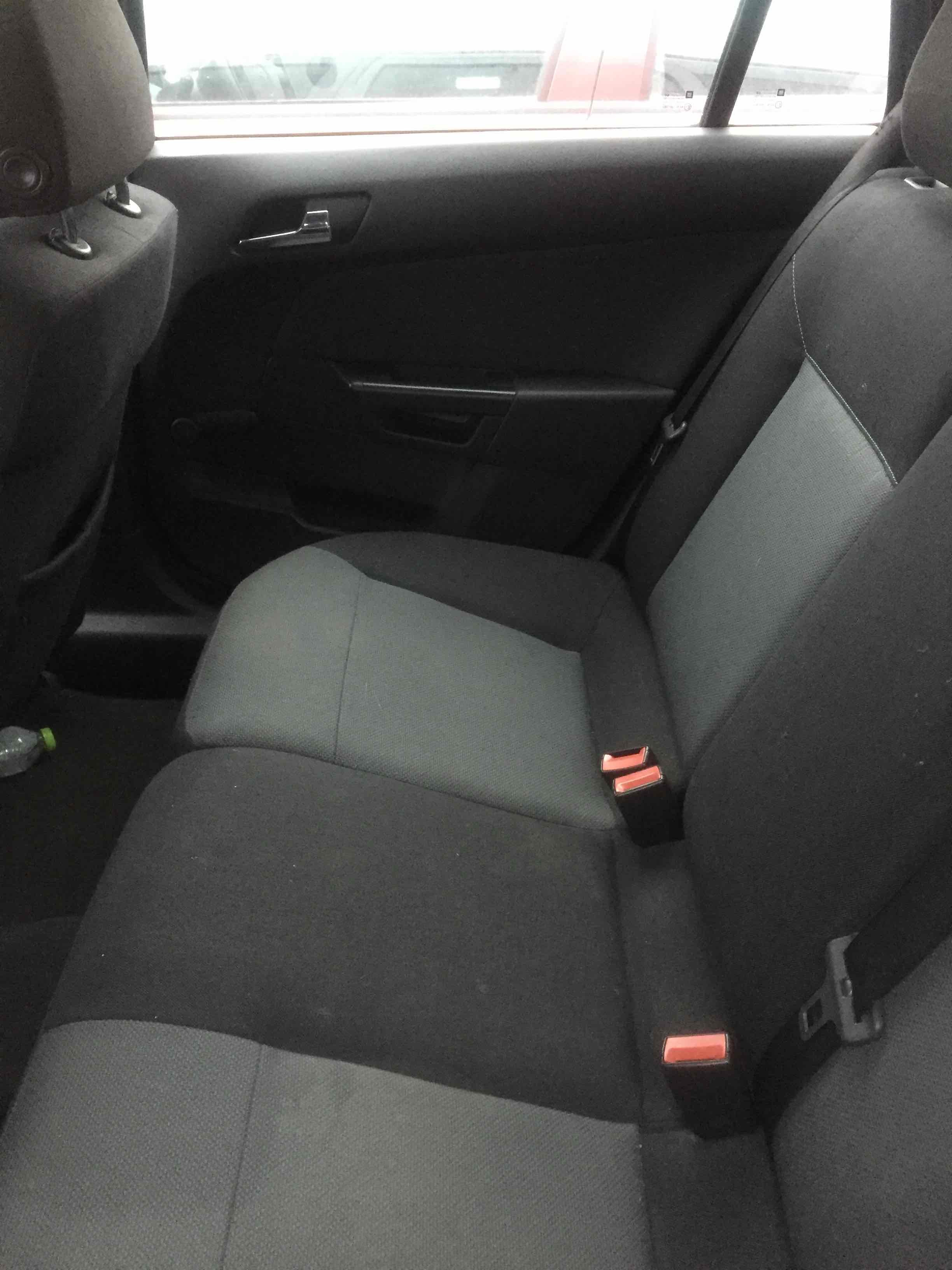 Grå Opel Astra fra 2006