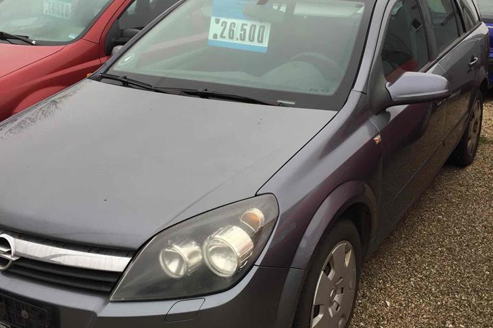 Grå Opel Astra fra 2006