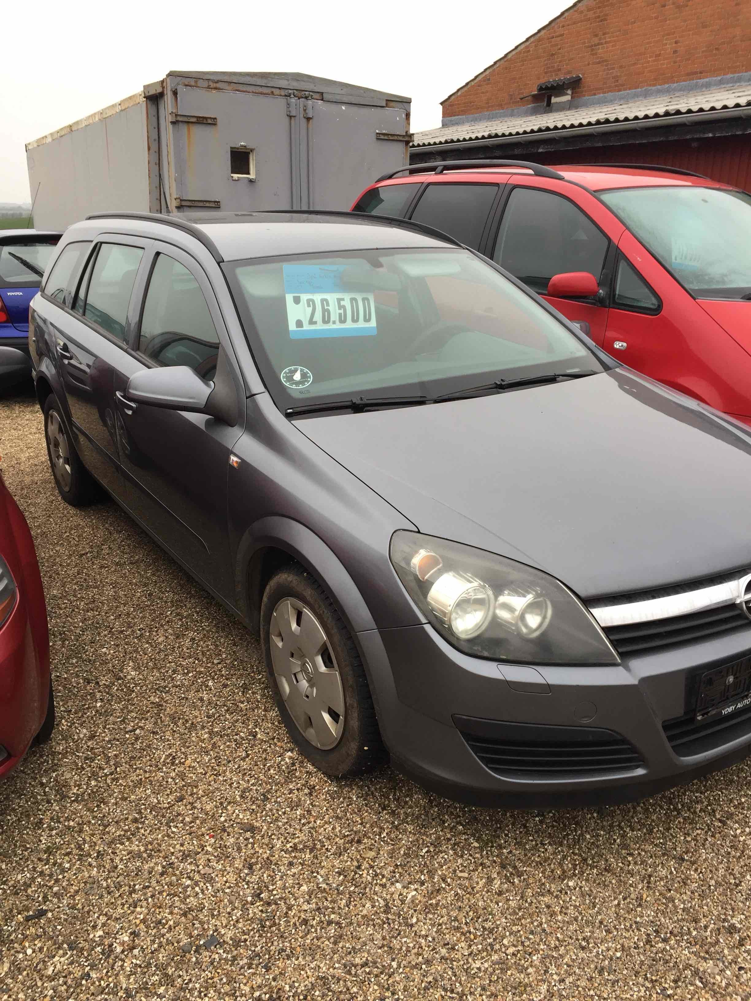 Grå Opel Astra fra 2006