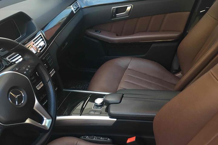 Sort Mercedes E250 fra 2014