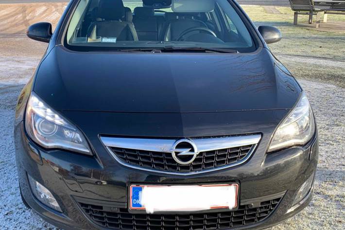 Sort Opel Astra fra 2012